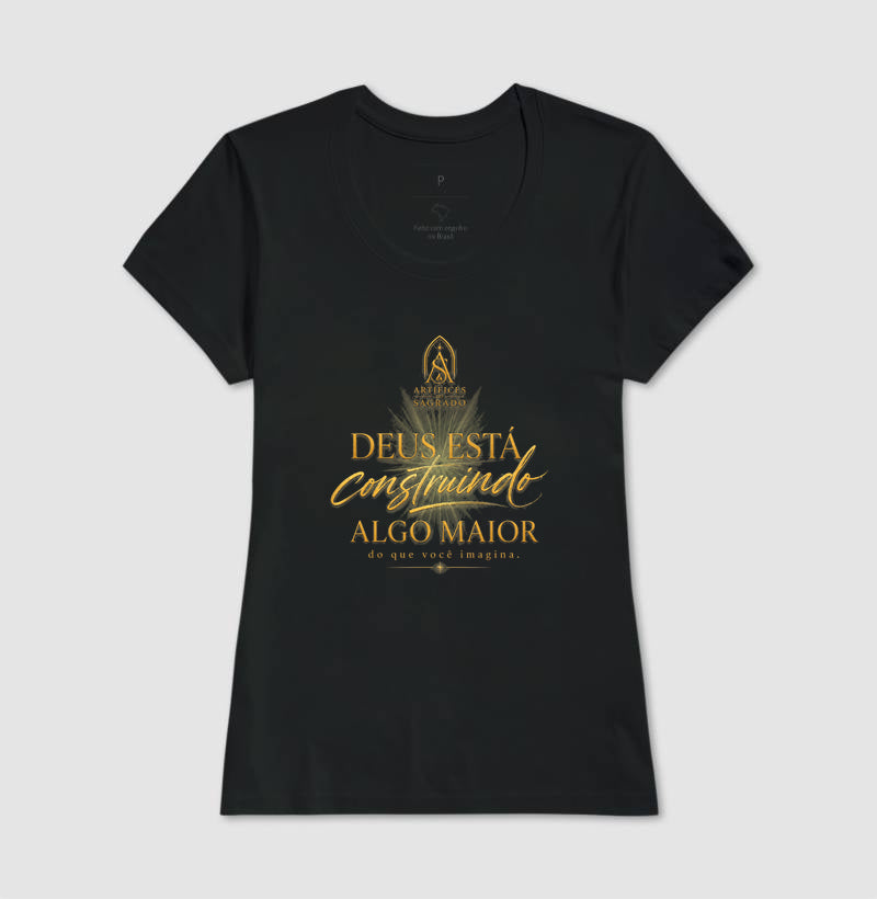 Camiseta Deus está Construindo Algo Maior - Artífices do Sagrado