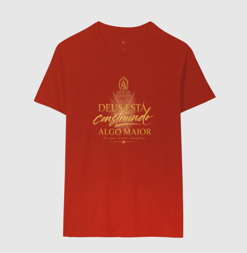 Camiseta Deus está Construindo Algo Maior - Artífices do Sagrado